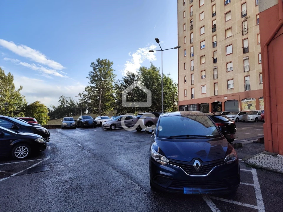 Apartamento T2 para Venda em Santo António dos Cavaleiros e Frielas Foto 4