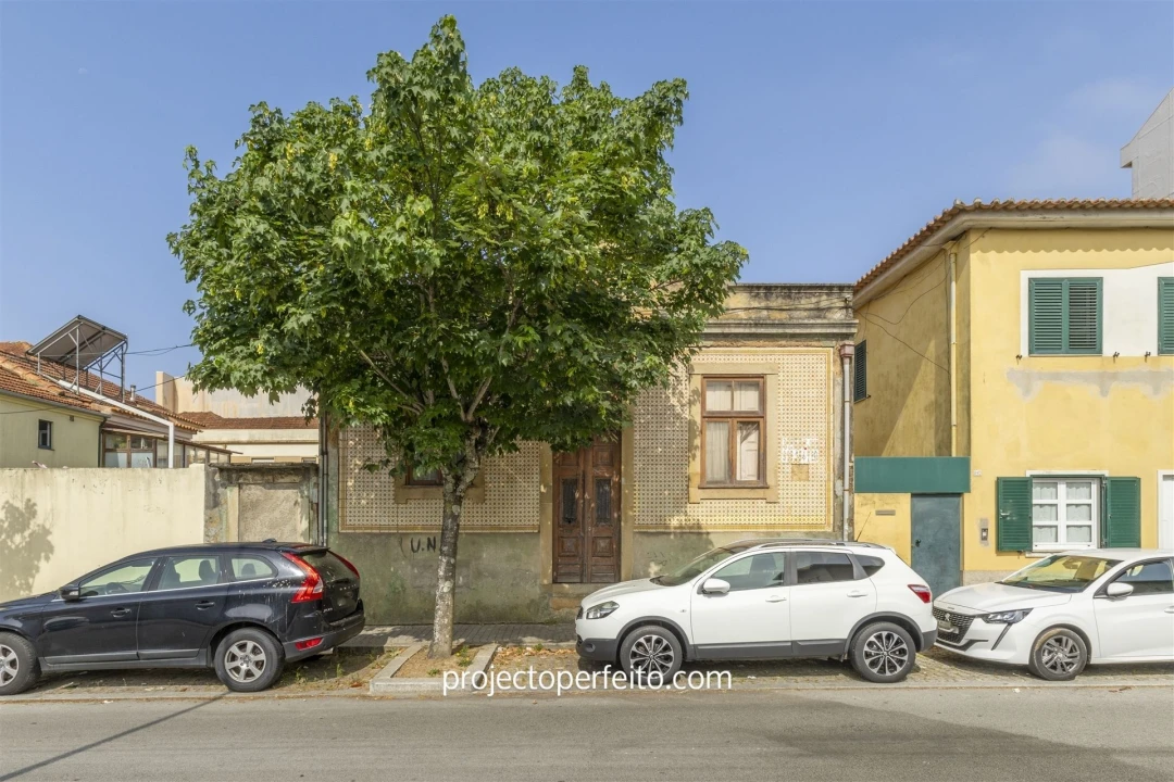 Moradia T4 para Venda em Espinho Foto 1