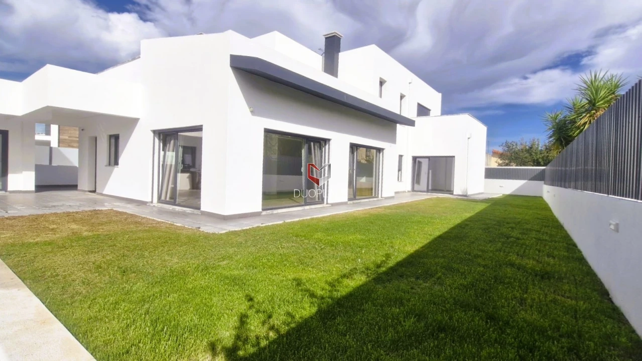 Moradia T5 para Venda em Azeitão (São Lourenço e São Simão) Foto 1