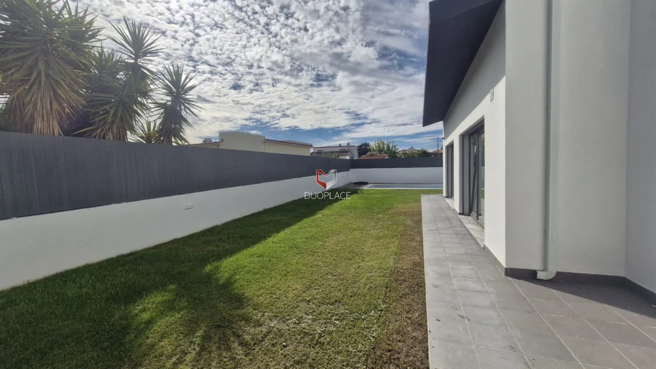 Moradia T5 para Venda em Azeitão (São Lourenço e São Simão) Foto 20