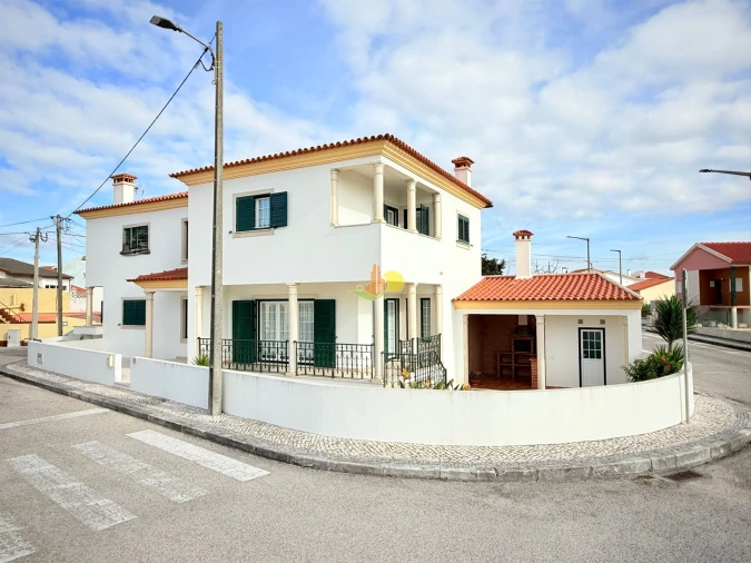 Moradia T4 para Venda em São Pedro Foto 2