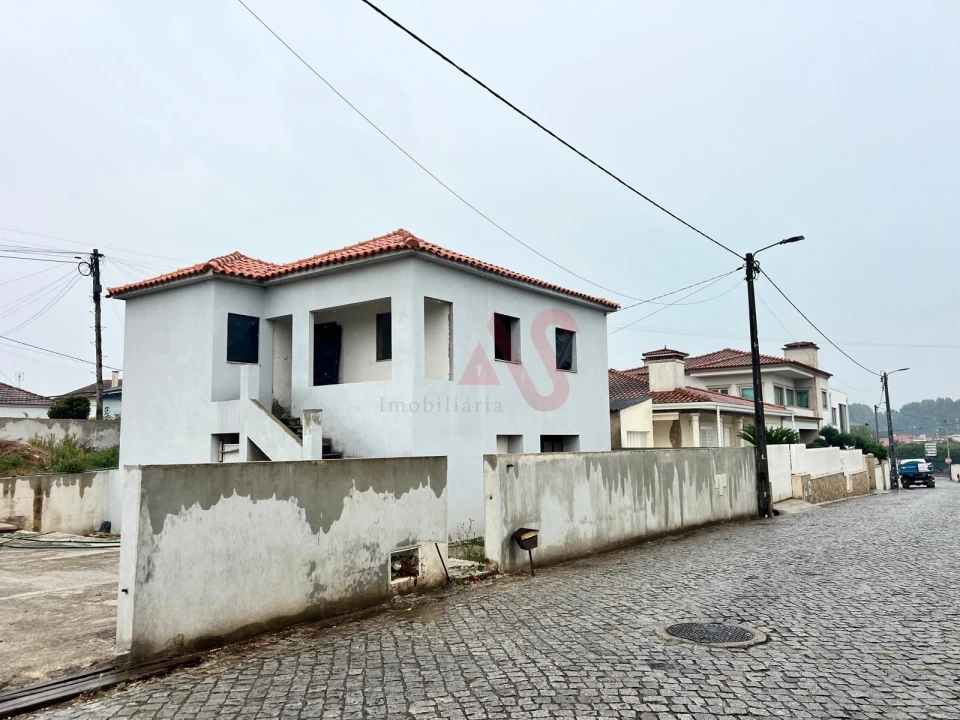 Moradia T3 para Venda em Bougado (São Martinho e Santiago) Foto 4