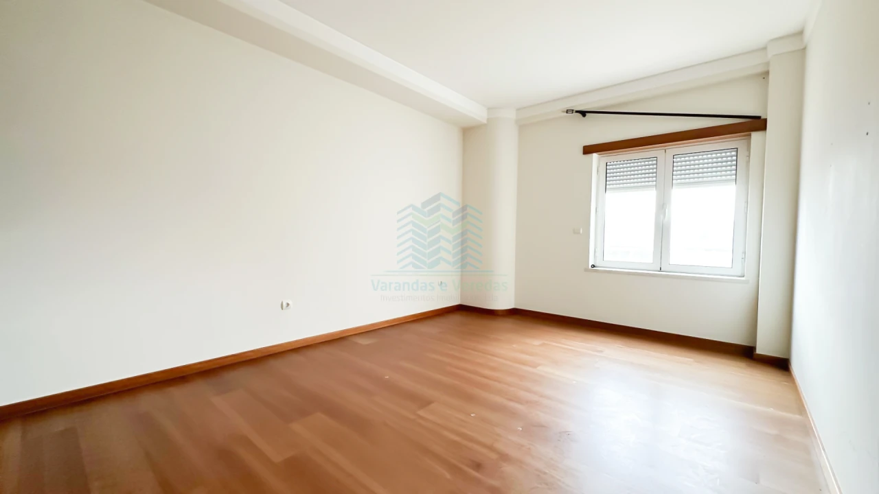 Apartamento T2 para Arrendamento em Torres Novas (Santa Maria, Salvador e Santiago) Foto 8