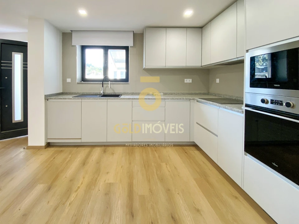 Moradia T3 para Venda em Macieira de Sarnes Foto 26