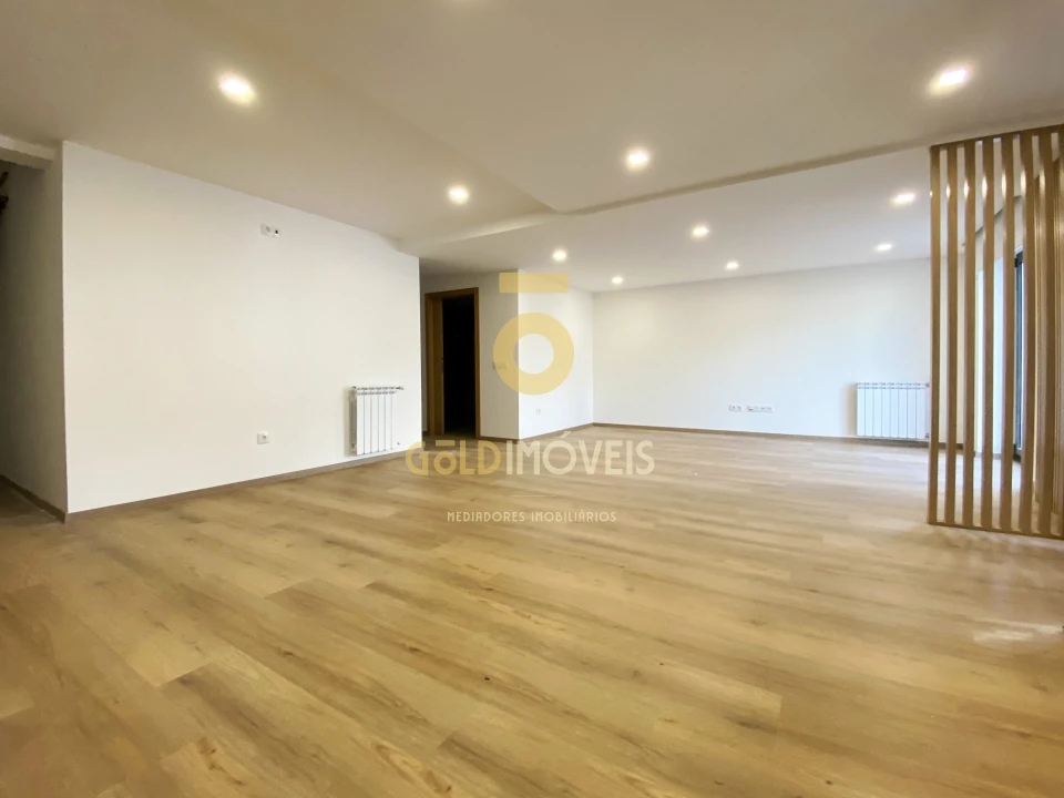 Moradia T3 para Venda em Macieira de Sarnes Foto 7