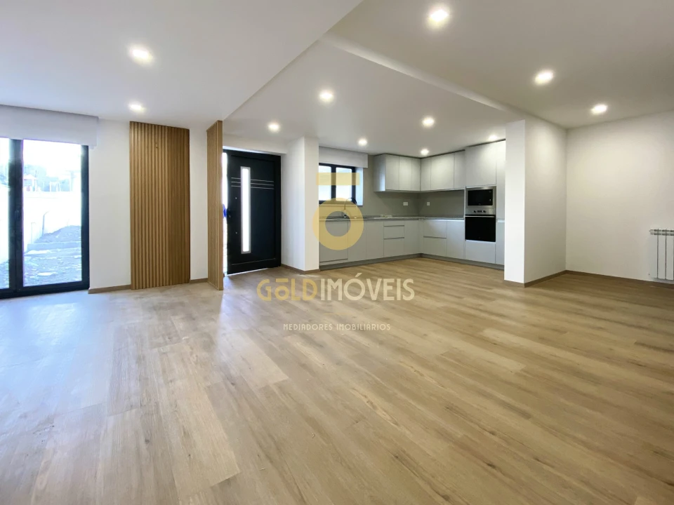 Moradia T3 para Venda em Macieira de Sarnes Foto 11