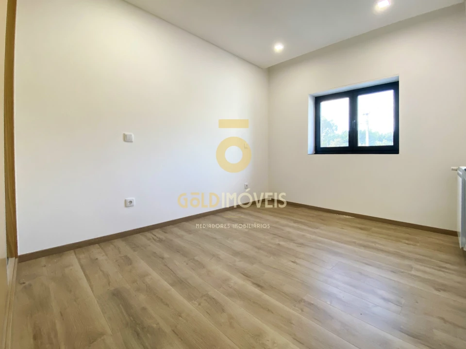 Moradia T3 para Venda em Macieira de Sarnes Foto 18