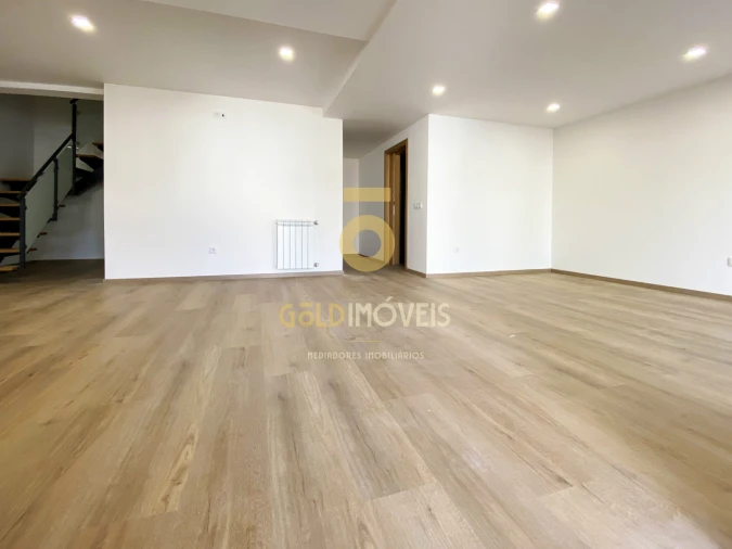 Moradia T3 para Venda em Macieira de Sarnes Foto 4