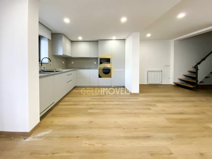 Moradia T3 para Venda em Macieira de Sarnes Foto 6