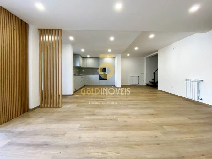 Moradia T3 para Venda em Macieira de Sarnes Foto 3