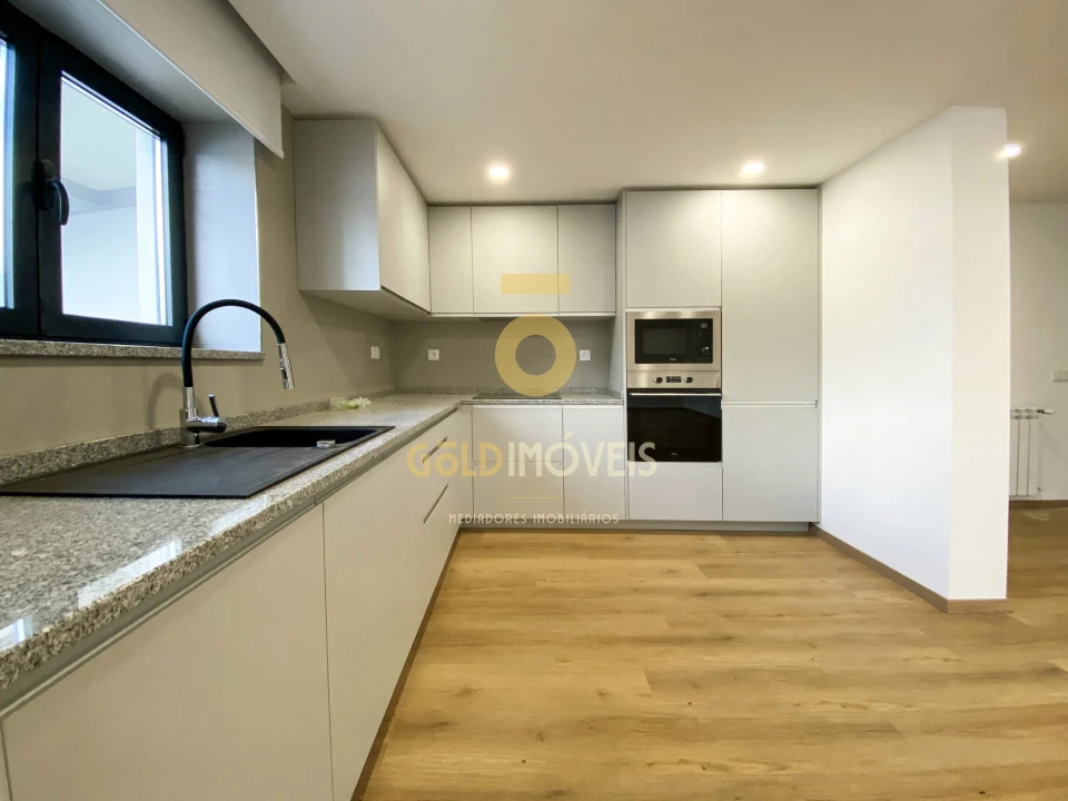 Moradia T3 para Venda em Macieira de Sarnes Foto 2