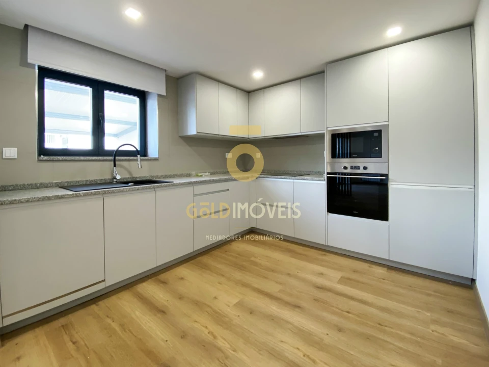 Moradia T3 para Venda em Macieira de Sarnes Foto 5