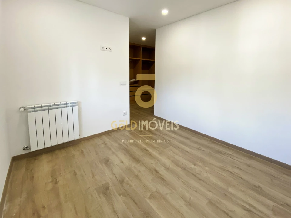 Moradia T3 para Venda em Macieira de Sarnes Foto 23