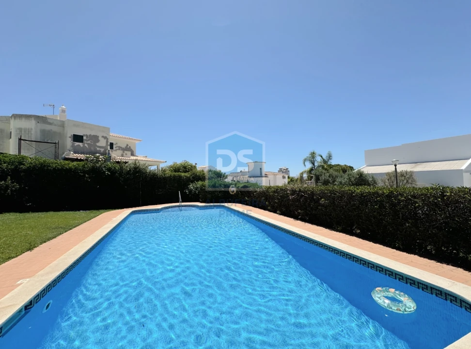 Apartamento T2 para Venda em Quarteira Foto 3