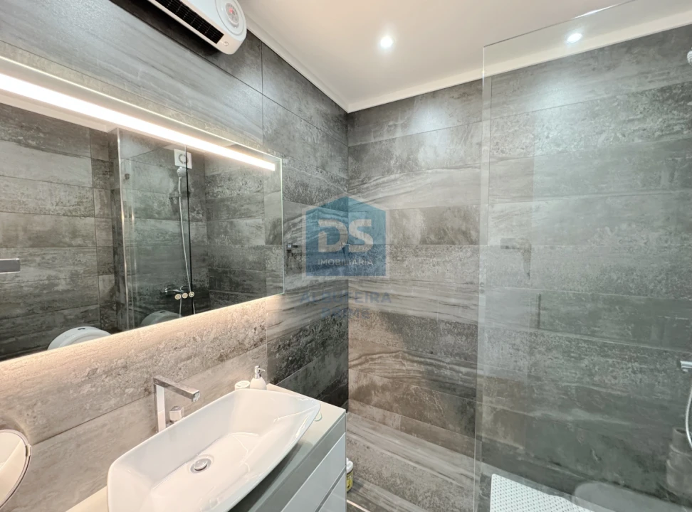 Apartamento T2 para Venda em Quarteira Foto 11