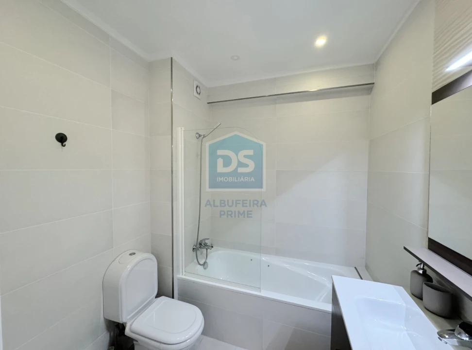 Apartamento T2 para Venda em Quarteira Foto 14