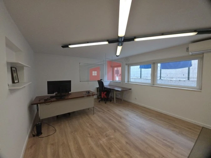 Escritório para Arrendamento em Venda do Pinheiro e Santo Estêvão das Galés Foto 2