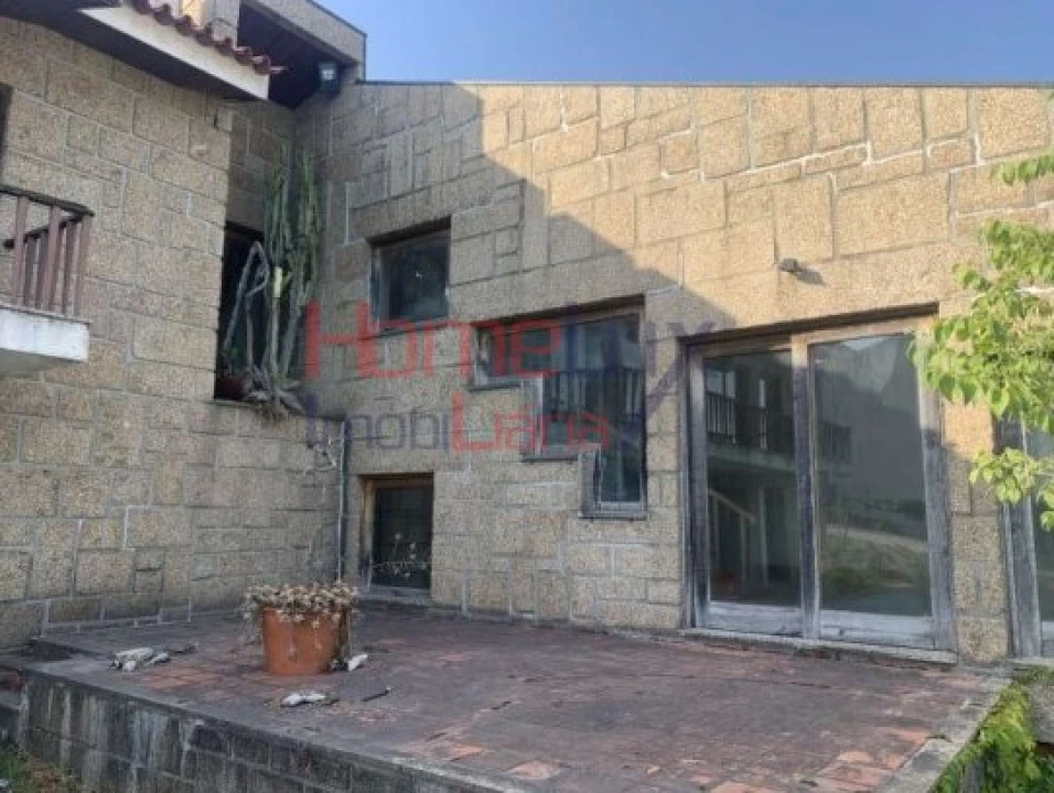 Moradia T4 para Venda em Azurem Foto 3