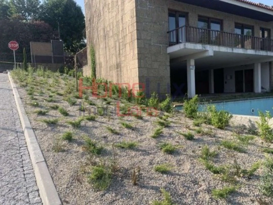 Moradia T4 para Venda em Azurem Foto 5