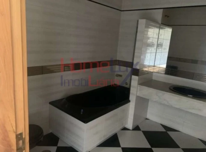 Moradia T4 para Venda em Azurem Foto 12