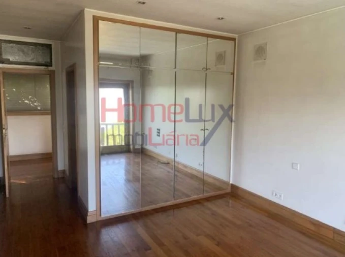 Moradia T4 para Venda em Azurem Foto 21