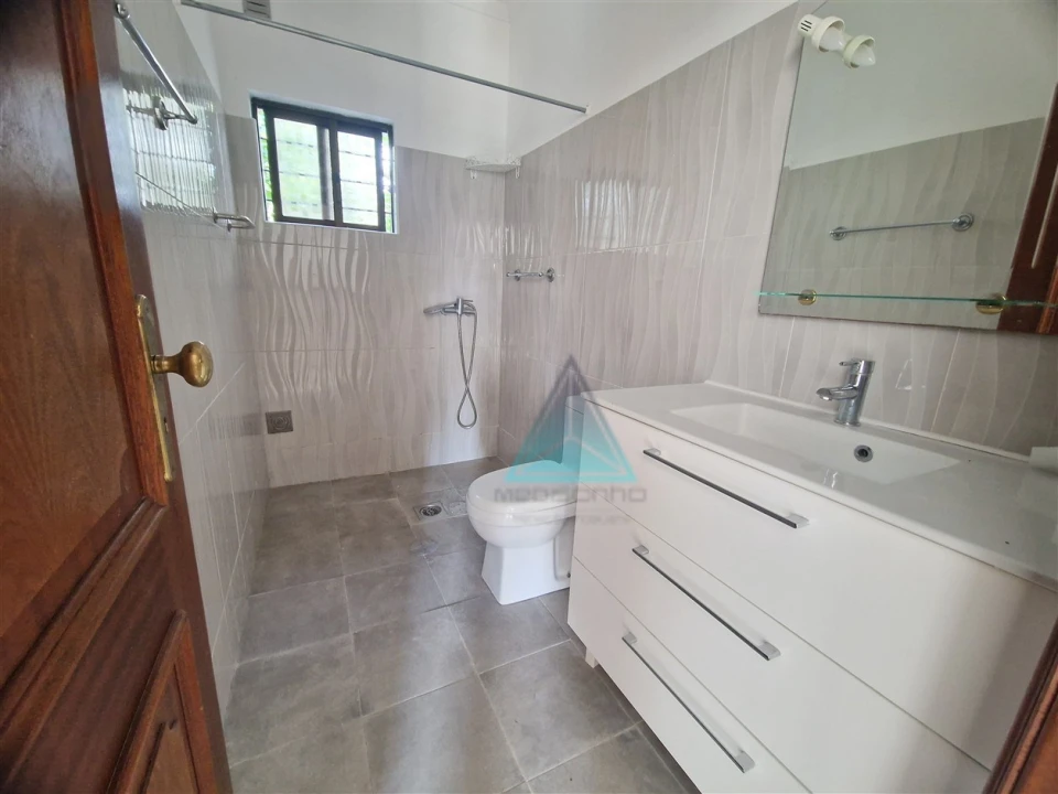 Moradia T5 para Arrendamento em Fernao Ferro Foto 10