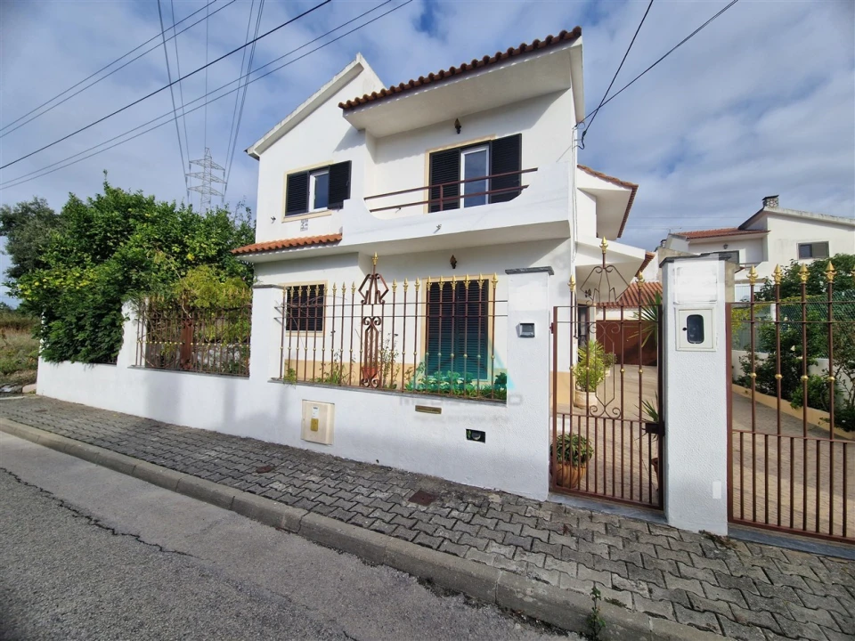 Moradia T5 para Arrendamento em Fernao Ferro Foto 1