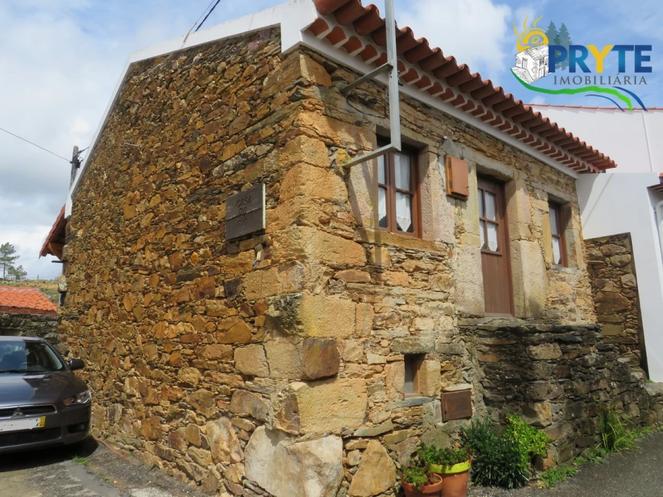 Moradia T3 para Venda em Sobreira Formosa e Alvito da Beira Foto 1