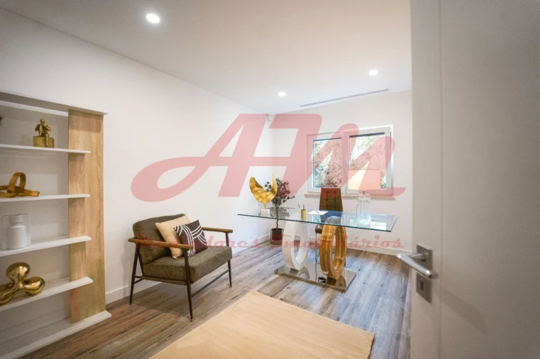 Moradia T4 para Venda em Charneca de Caparica e Sobreda Foto 19