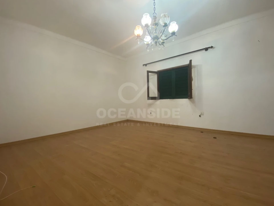 Moradia T4 para Venda em São Miguel de Acha Foto 2