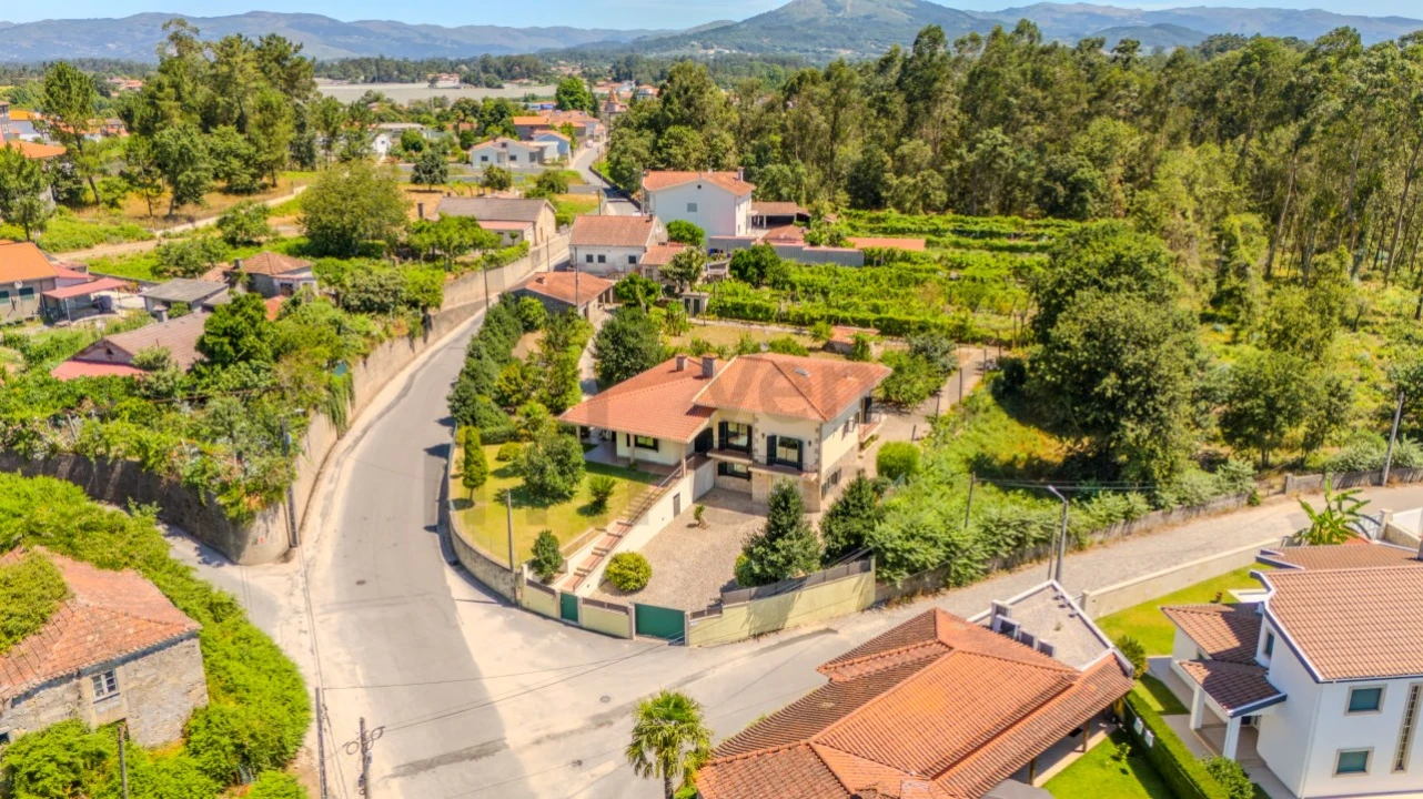 Moradia T4 para Venda em Lago Foto 5