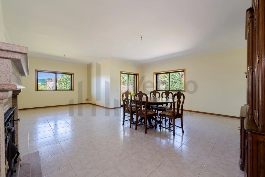 Moradia T4 para Venda em Lago Foto 10