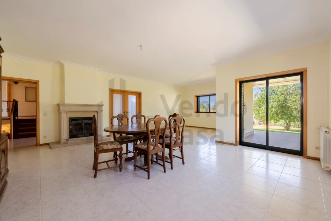 Moradia T4 para Venda em Lago Foto 11