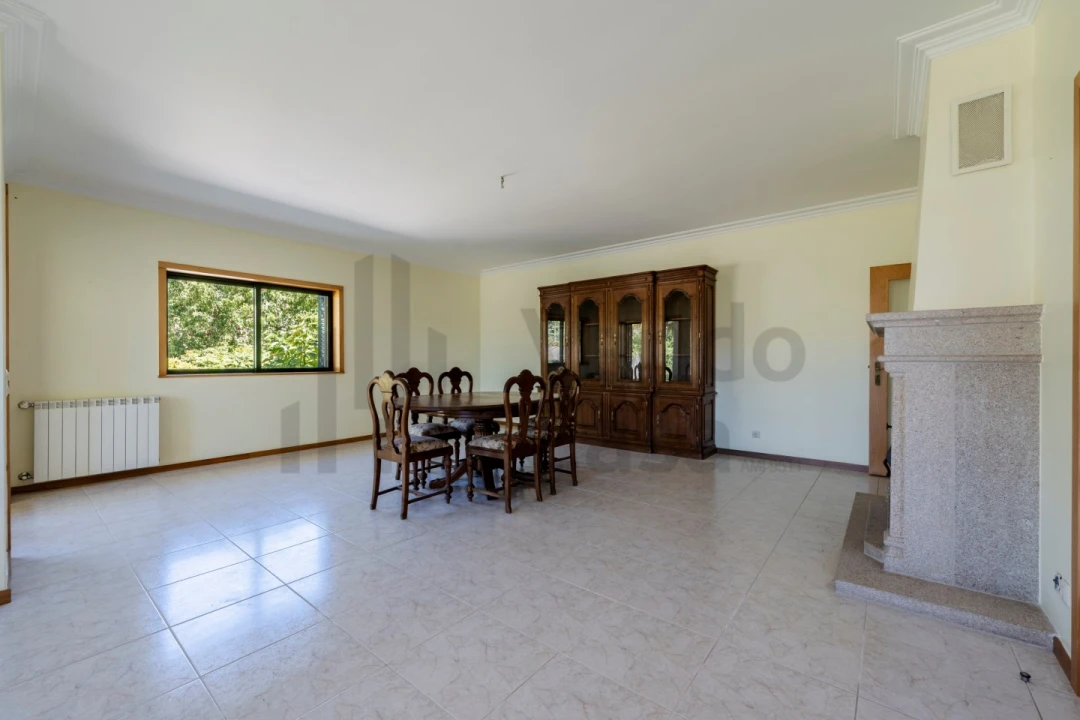 Moradia T4 para Venda em Lago Foto 12