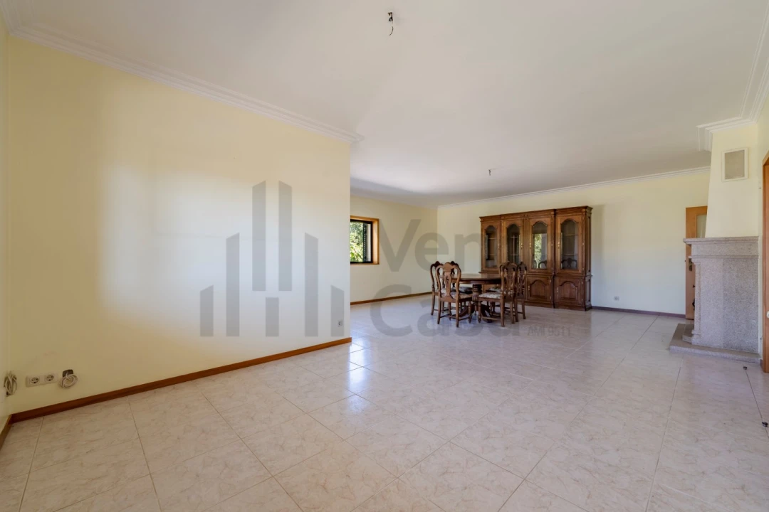 Moradia T4 para Venda em Lago Foto 13