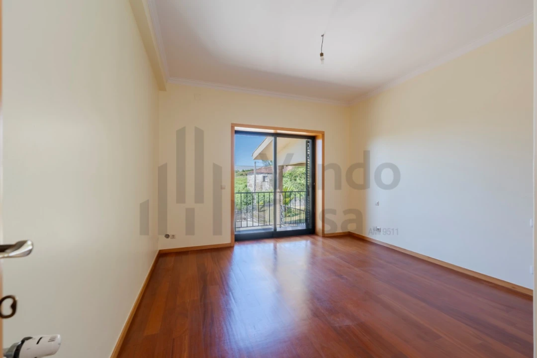 Moradia T4 para Venda em Lago Foto 22