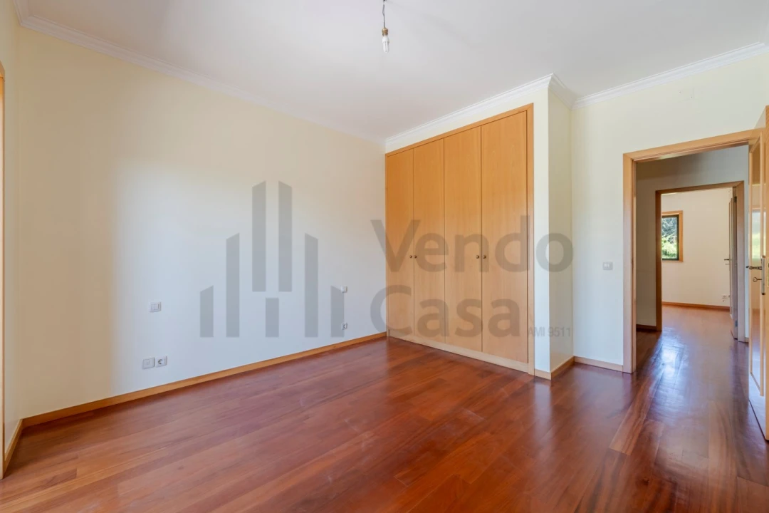 Moradia T4 para Venda em Lago Foto 23