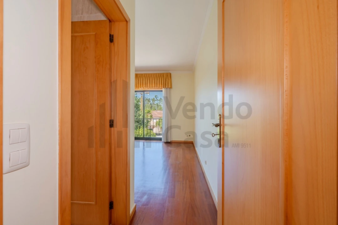 Moradia T4 para Venda em Lago Foto 25