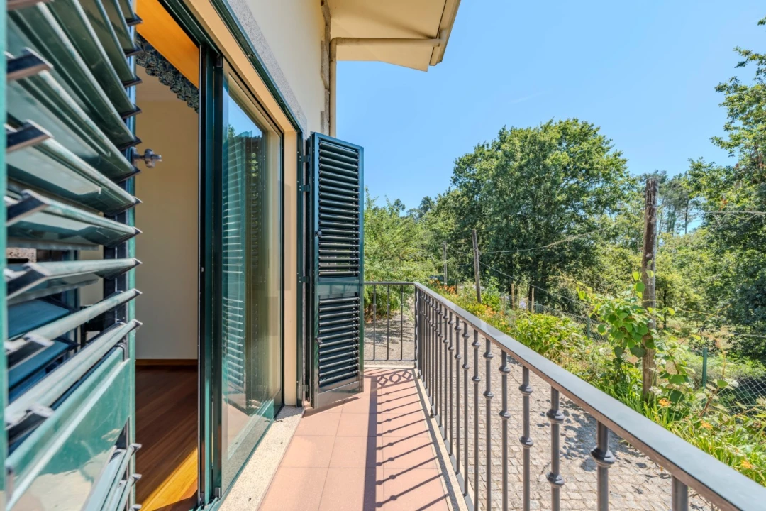 Moradia T4 para Venda em Lago Foto 36