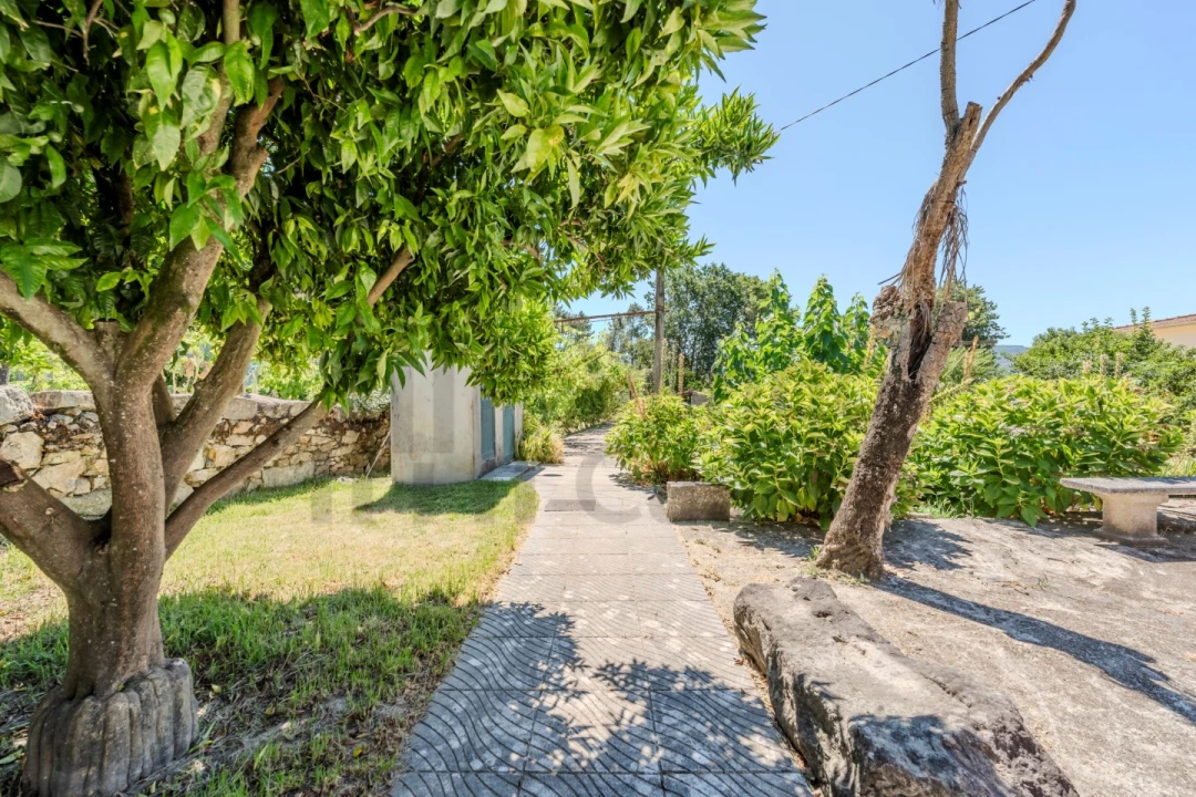 Moradia T4 para Venda em Lago Foto 44