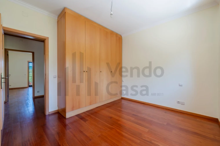 Moradia T4 para Venda em Lago Foto 21