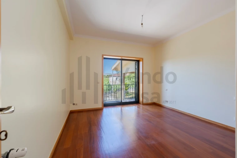 Moradia T4 para Venda em Lago Foto 22