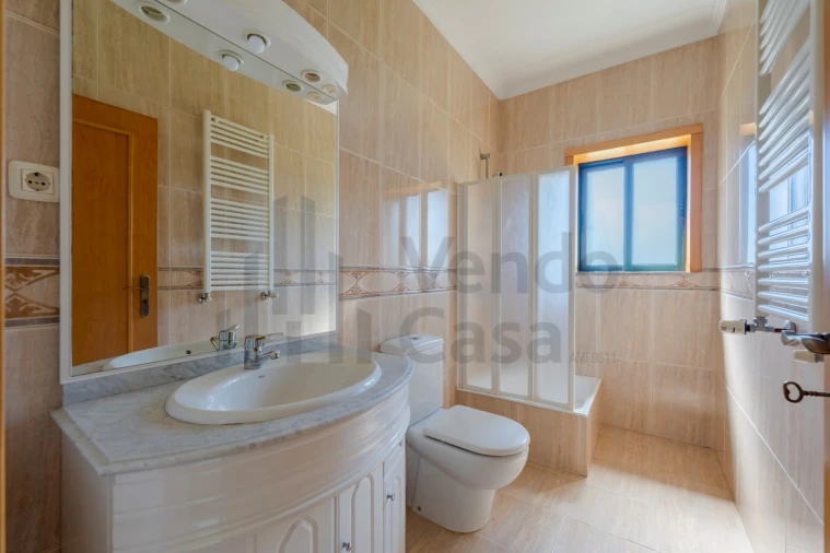 Moradia T4 para Venda em Lago Foto 24