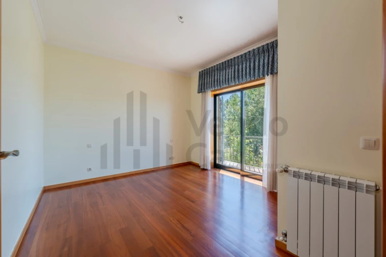 Moradia T4 para Venda em Lago Foto 29