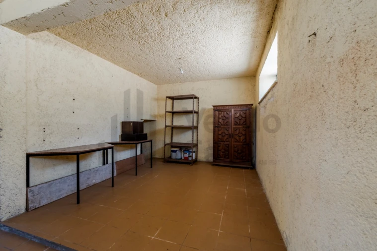 Moradia T4 para Venda em Lago Foto 34