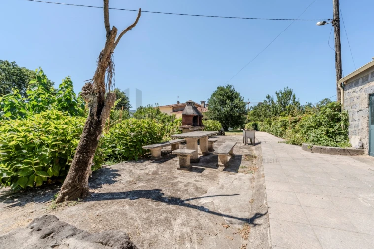 Moradia T4 para Venda em Lago Foto 43