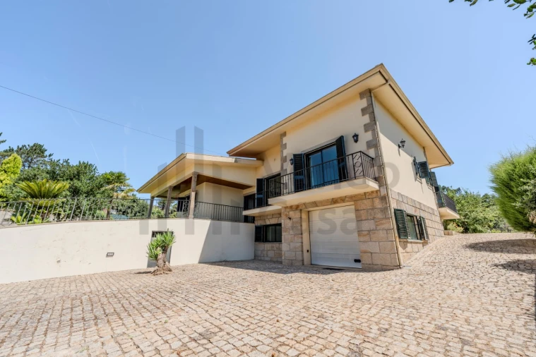 Moradia T4 para Venda em Lago Foto 2