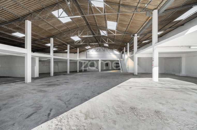 Terreno Comércio / Armazém para Venda em Mozelos