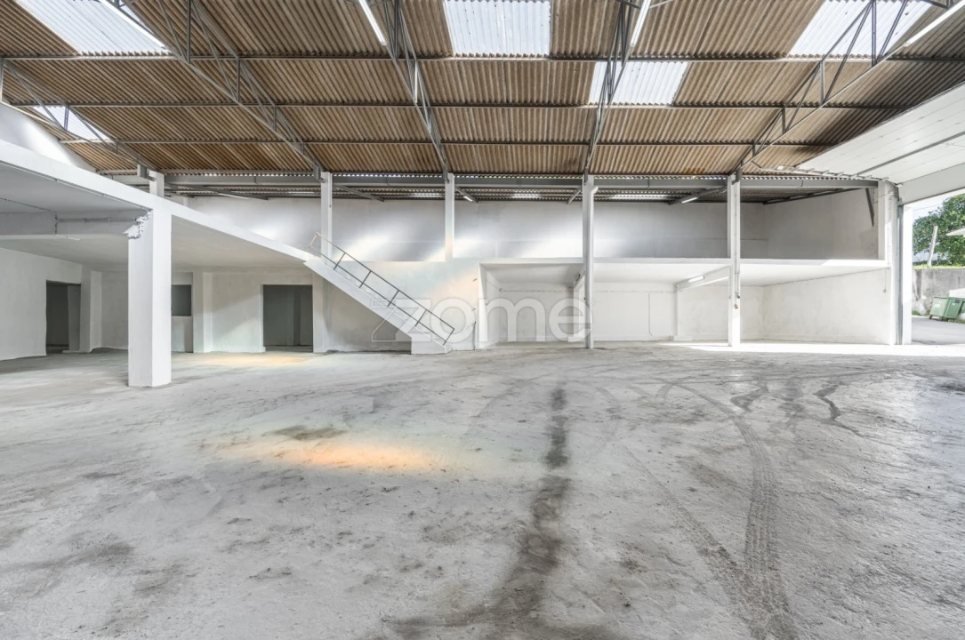 Terreno Comércio / Armazém para Venda em Mozelos Foto 1