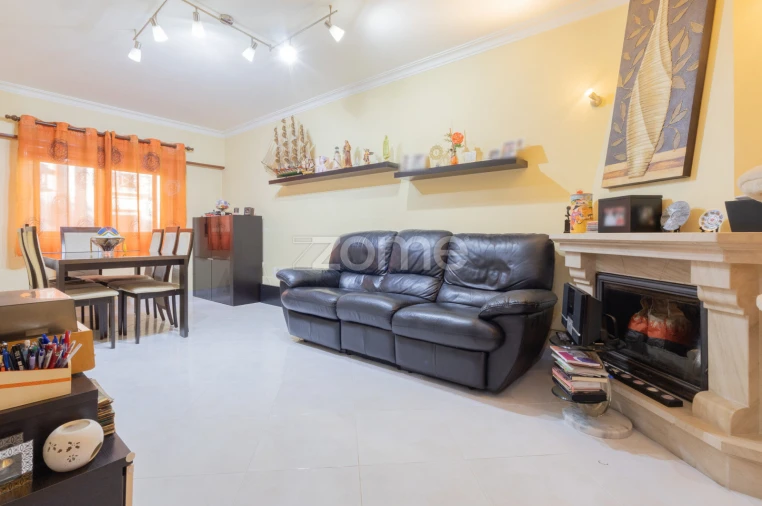 Apartamento T3 para Venda em São Domingos de Rana Foto 2